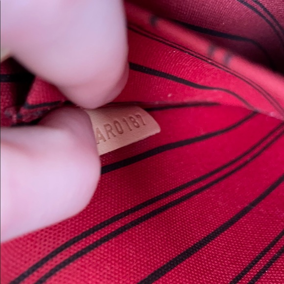 Louis Vuitton Neverfull Monogrom Clutch - Picture 10 of 10